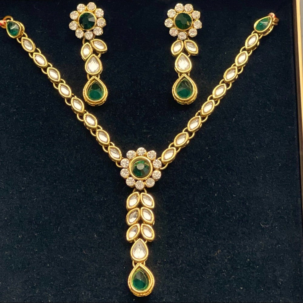 NIB Sasha Collection earrings & necklace